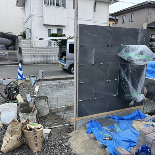 門袖のタイル張りです。 門袖のタイル張りです。