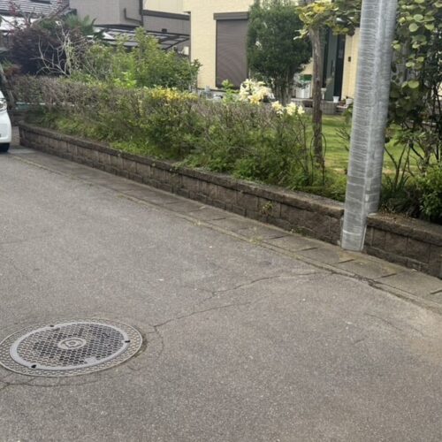 本日は工事着工前のご近隣へのご挨拶にお伺いをさせて頂きました。お待たせ致しましたお庭の外構改修工事着工となります。