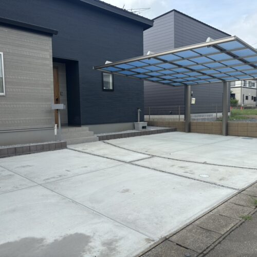 駐車場の土間コンクリートの養生完了となります。工事作業中はご不便をお掛け致しました。ありがとうございました。