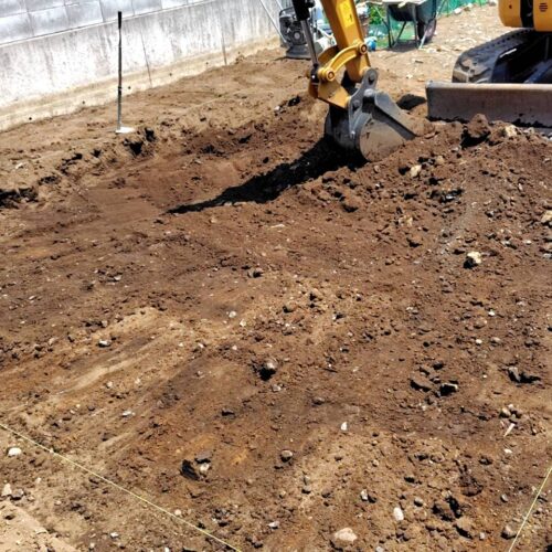 駐車場部分の掘削です。