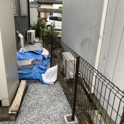 フェンスの設置です。