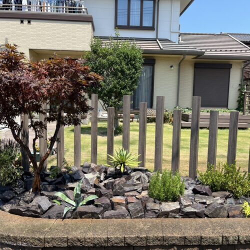 植栽とドランロックです。