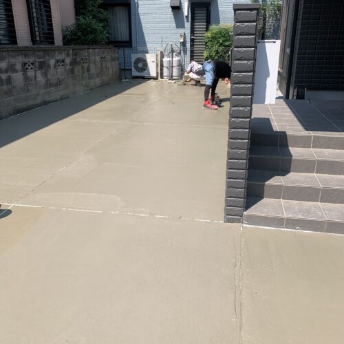 駐車場土間打設です。