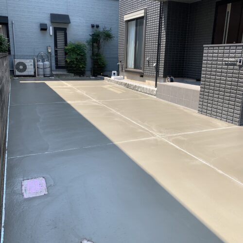 駐車場土間コンクリート打設完了です。