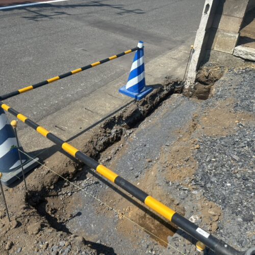 ブロック部分の掘削及び砕石入れ作業です。