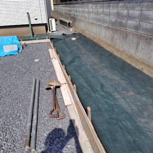 防草シート敷きです。 防草シート敷きです。