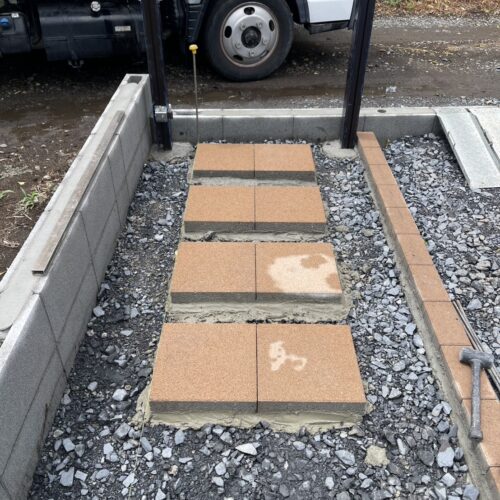 平板施工です。 平板施工です。