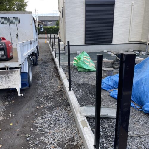 フェンスの施工です。 フェンスの施工です。