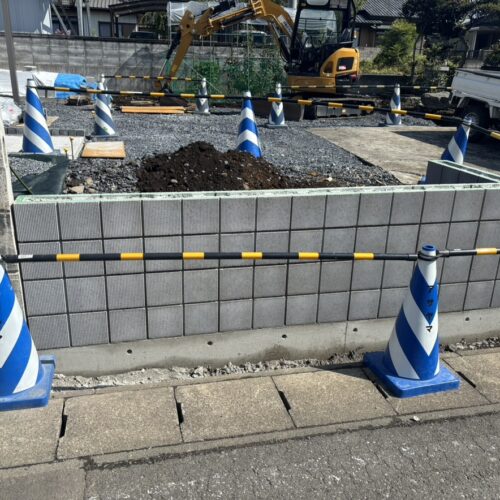 型枠コンクリートブロックの養生となります。