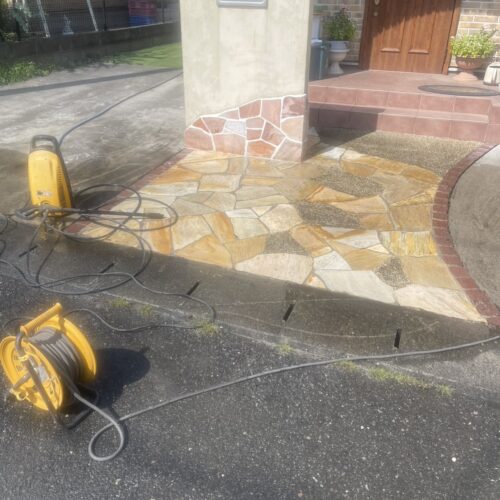 門柱及びアプローチ洗浄です。