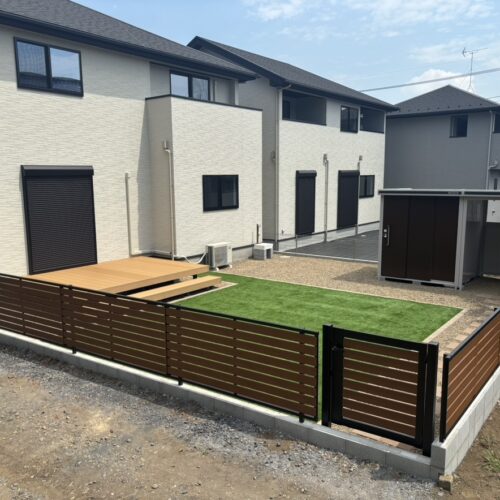 お待たせ致しましたお庭の改修工事とフェンス工事が完了となります。ありがとうございました。