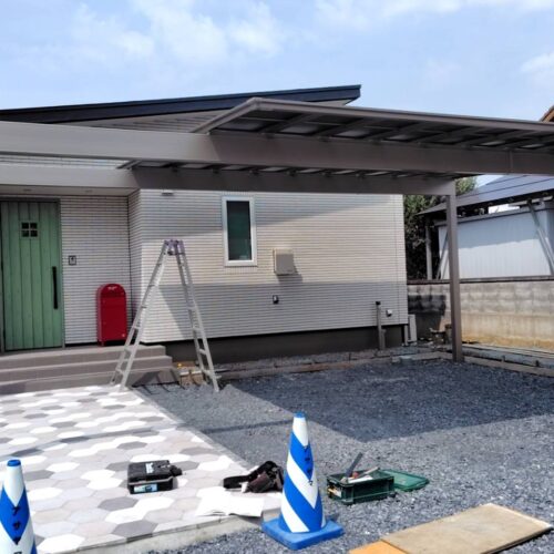 カーポートの施工です。