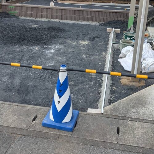 伸縮目地施工です。