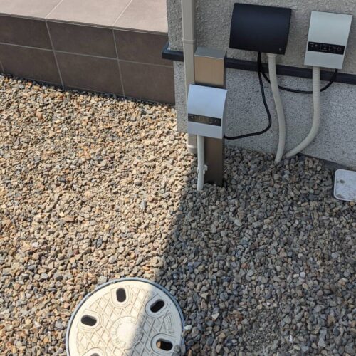 トランスと柱設置です。