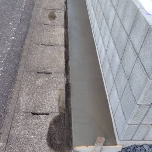 道路境界部分のモルタル打設です。