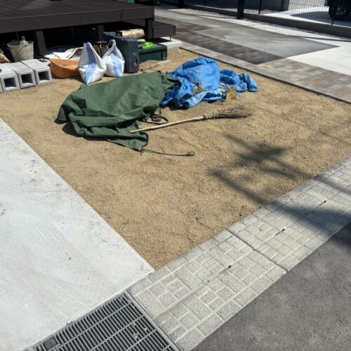 掘削及び山砂入れ作業となります。 掘削及び山砂入れ作業となります。