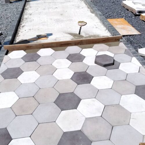 アプローチインターロッキングの施工です。