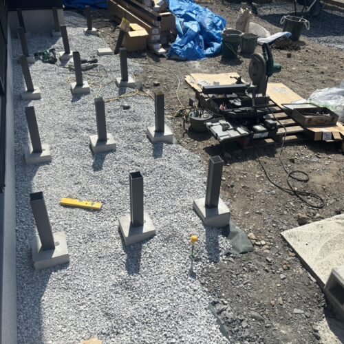 ウッドデッキの設置となります。 ウッドデッキの設置となります。