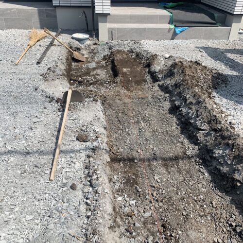 駐車場コンクリート、ブロックベース掘削です。