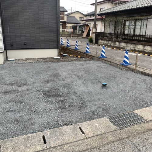 駐車場コンクリート砕石転圧です。