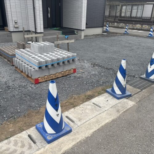 ブロック材料の搬入となります。