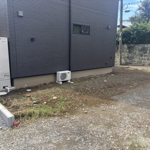 本日は工事着工前のご近隣へのご挨拶にお伺いさせて頂きました。お待たせ致しました外構工事着工となります。