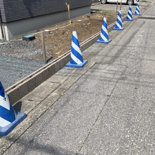 ブロック積みです。