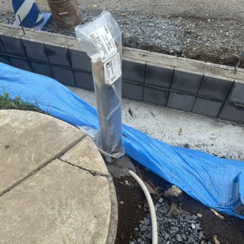 コンセント柱の設置です。