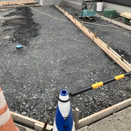 土間コンクリートの型枠設置です。