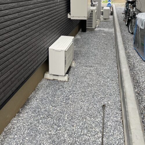 エアコン室外機の移設作業となります。