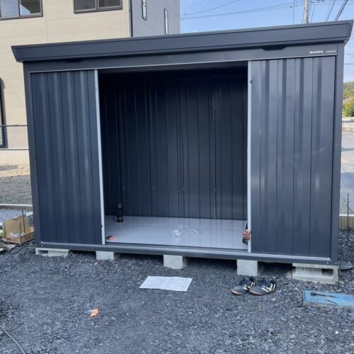 物置組立状況です。