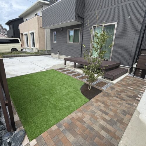 植栽のアオハダを植え込みまして工事作業完了です。ありがとうございました。