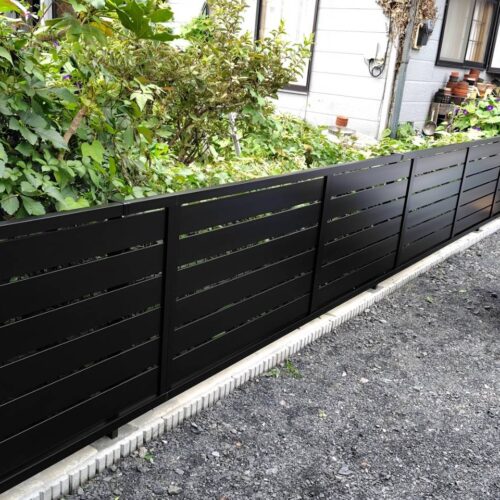 フェンスの取付です。