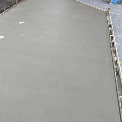 土間コンクリート打設です。 土間コンクリート打設です。