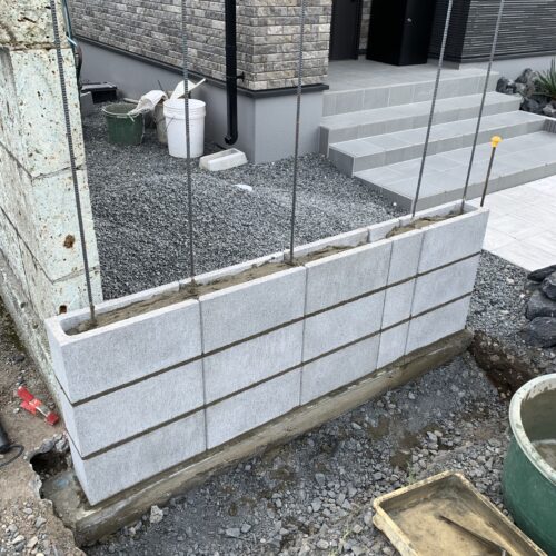 下地ブロック積みです。 下地ブロック積みです。