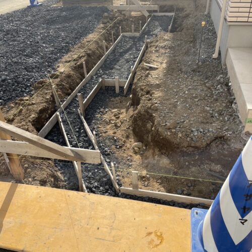 ブロックベースコンクリートの下地砕石入れです。