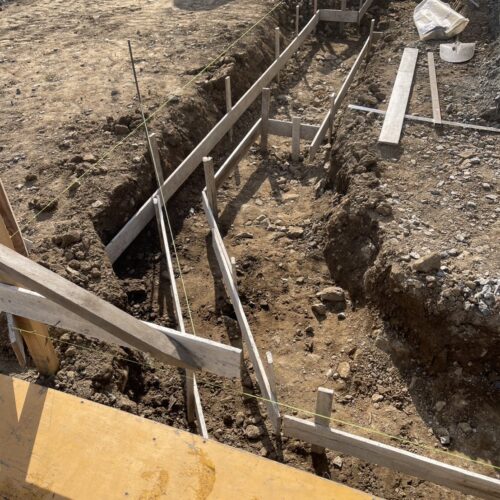 ブロックベースコンクリートの型枠組みです。