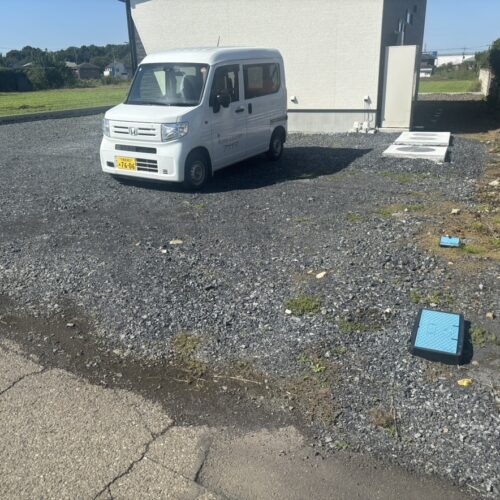 本日は工事着工前のご近隣へのご挨拶にお伺いさせて頂きました。お待たせ致しました外構工事着工となります。