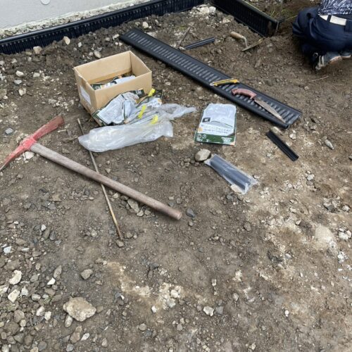 中庭見切りエッジキング施工です