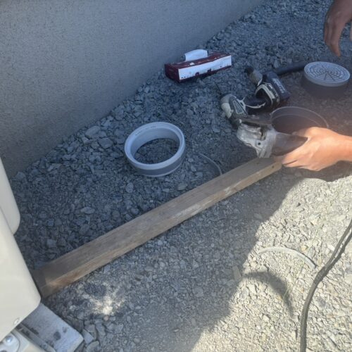 各所マスの高さ調整作業となります。高さを調整しまして仕上がりコンクリートの高さに合わせて参ります。