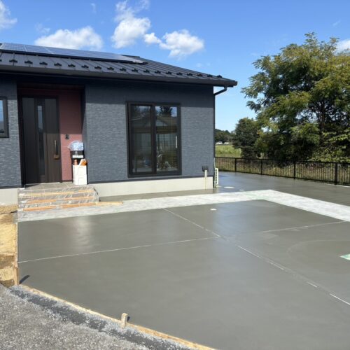 土間コンクリート打設です。