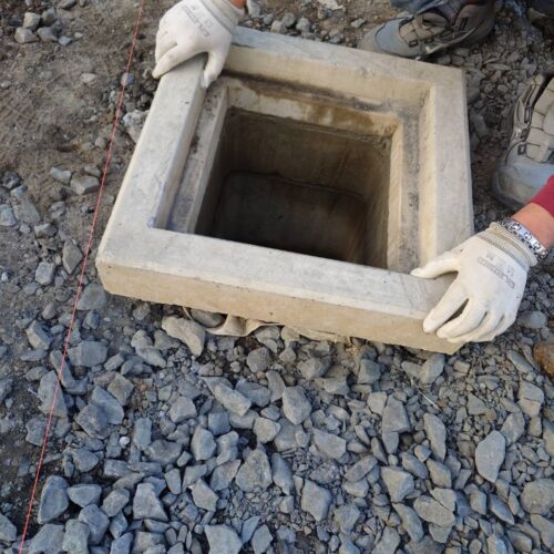 基礎コンクリートの型枠組み作業となります。