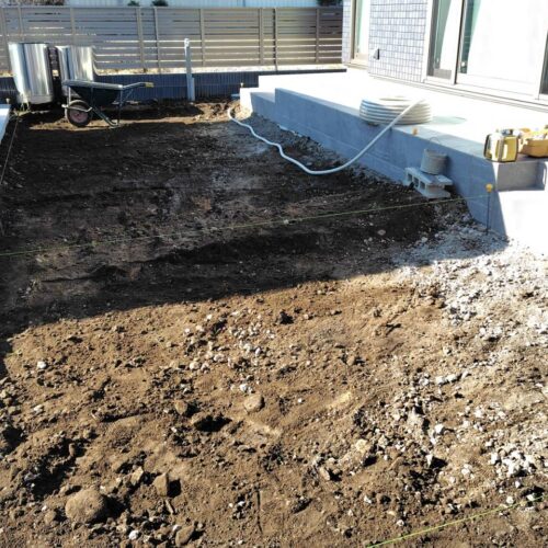 タイル下地、アプローチの掘削です。