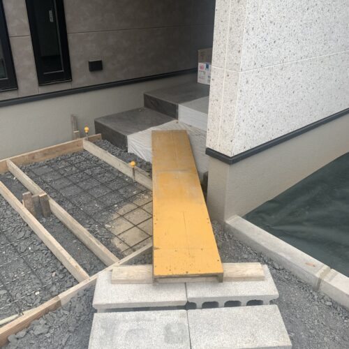 通路の養生です。