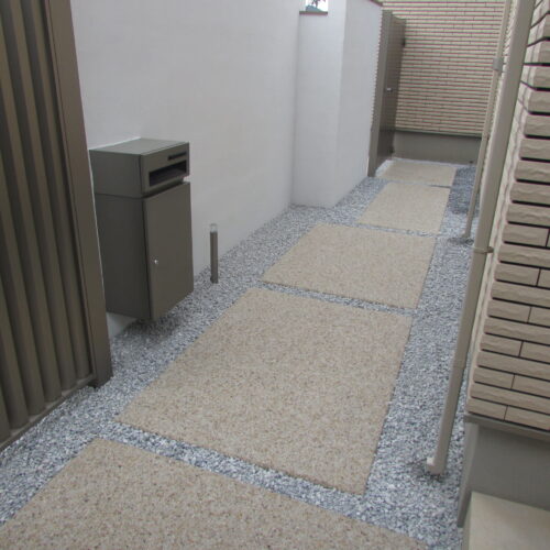 駐車場土間掘削です。