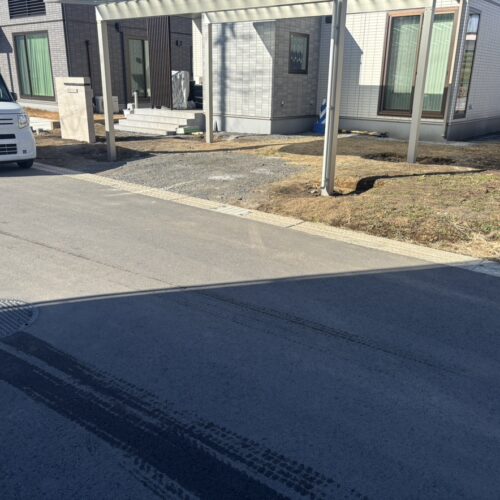 本日は工事着工前のご近隣へのご挨拶に廻らせて頂きました。お待たせ致しました外構工事着工となります。