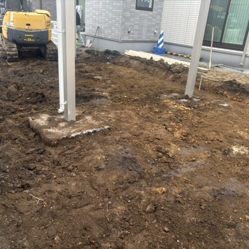 本日より工事着工となります。駐車場部分の掘削作業より工事開始です。