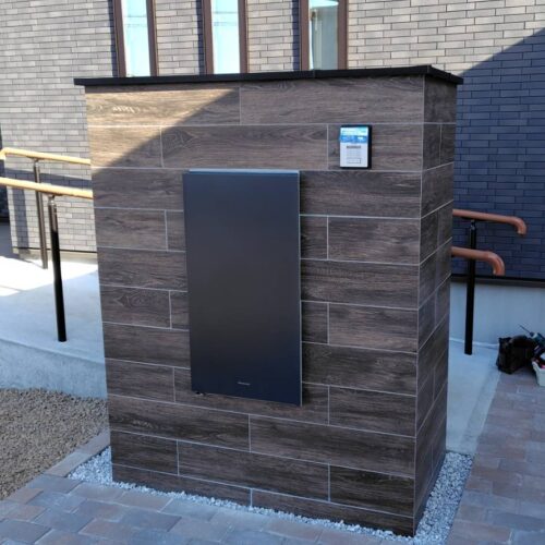 門袖にインターホン、笠木の取り付けです。