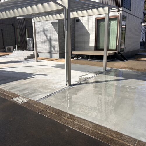 工事作業完了後に前面道路の水洗いを致しました。