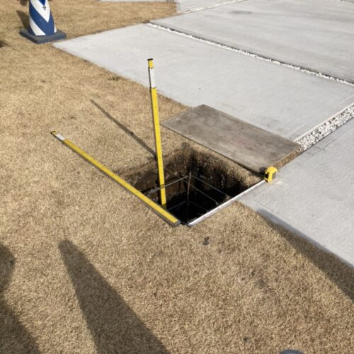 設計事務所さんの立ち合いでカーポート建築確認申請の配筋・基礎の確認です。